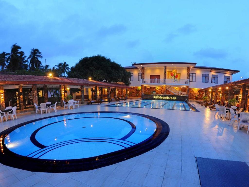 Full Moon Garden Hotel Negombo Exterior photo